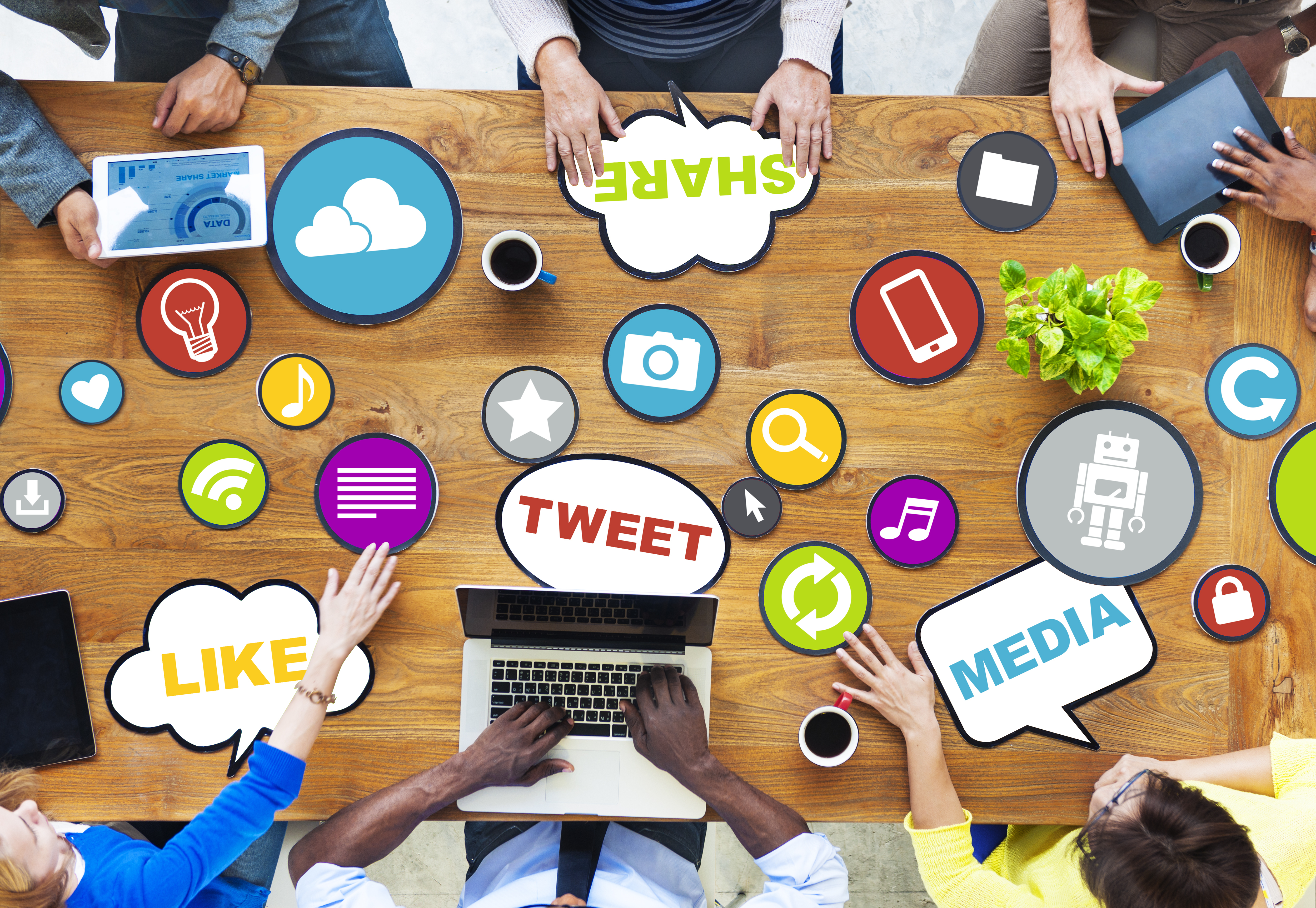 Image depicting all the different functions of social media marketing.